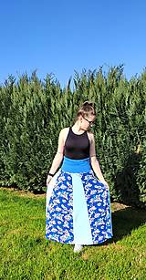 Dlouhá úpletová sukně- modrá s květy