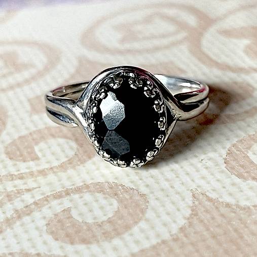 Spinel Antique Silver Ring  / Vintage prsteň so spinelom brúseným E054