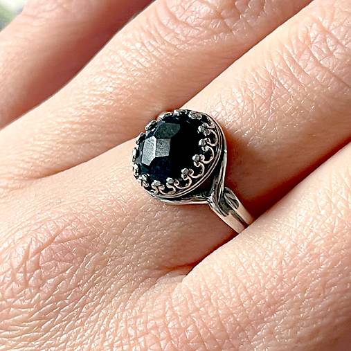 Spinel Antique Silver Ring  / Vintage prsteň so spinelom brúseným E054