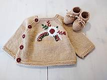Detské oblečenie - Svetrík s ručnou výšivkou Dúha - 15621276_