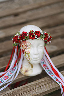 Ozdoby do vlasov - Červený kvetinový venček s  folklórnou stuhou - 15624904_