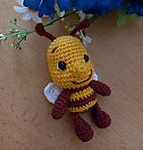 Hračky - Háčkovaná včielka - 15630013_