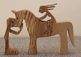 Dekorácie - Drevená soška Dievča na koníkovi - 15634550_