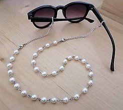 Náhrdelníky - Náhrdelník a retiazka na okuliare v jednom - biele perly - chirurgická oceľ  - 15636773_