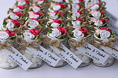 Darčeky pre svadobčanov - Prázdne dekorované fľašticky s ružičkami pre hostí - 15636546_