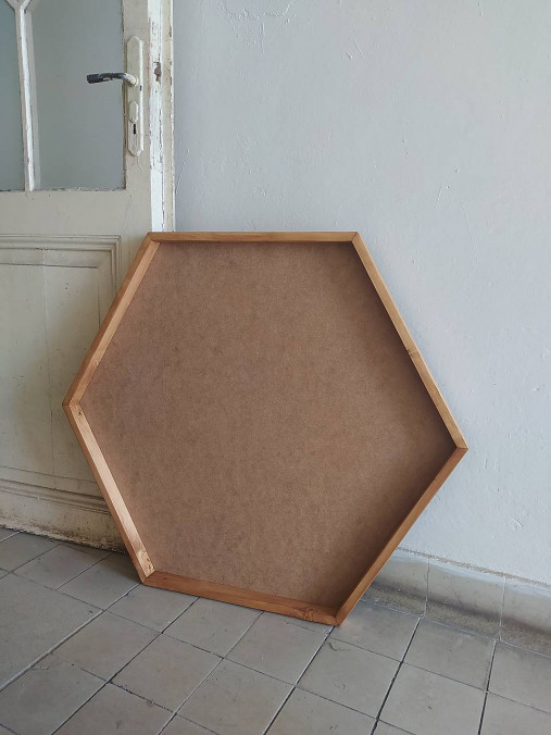 Rámiky - Drevený rám hexagón 80cm - 15637350_