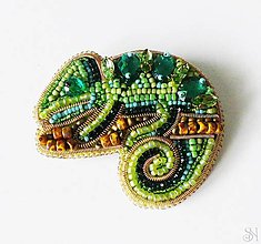 Brošne - Handmade šitá korálková brošňa chameleón - 15638475_