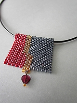  - Sivo-bordovo-zlatý ručne šitý korálkový náhrdelník s granátom pre ženy - 15639552_