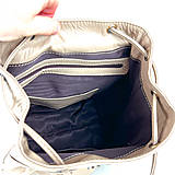 Batohy - Luxusný kožený ruksak z pravej hovädzej kože v béžovej farbe - 15642015_