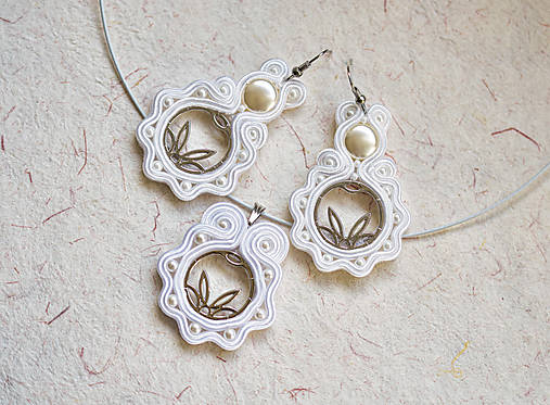 Náušnice - Svadobné soutache náušnice a náhrdelník s perličkami - 15644302_