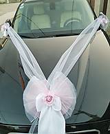 Svadobné pierka - výzdoba na auto ružovo-biela aj s mašľami na kľučky - 15645934_