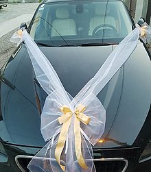 Svadobné pierka - výzdoba na svadobné auto zlato-biela aj s mašľami na kľučky - 15645902_