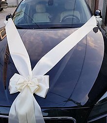 Svadobné pierka - saténová výzdoba na auto krémová aj s mašľami na kľučky - 15645927_