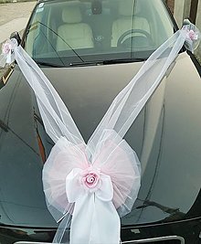 Svadobné pierka - výzdoba na auto ružovo-biela aj s mašľami na kľučky - 15645937_