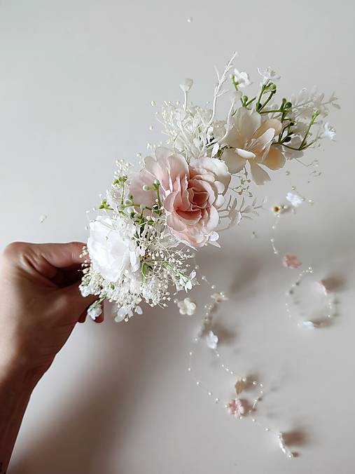 Kvetinová aplikácia so závojom "najkrajšie pocity"
