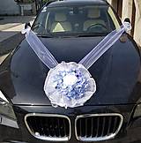 Svadobné pierka - výzdoba na auto s hortenziami aj s mašľami na kľučky - 15647887_