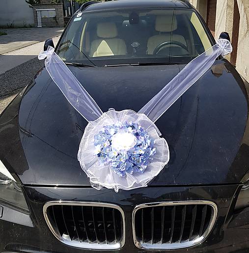 Dekorácie - výzdoba na auto s hortenziami aj s mašľami na kľučky - 15647887_