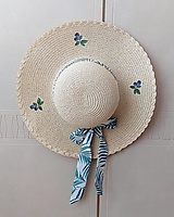 Čiapky, čelenky, klobúky - slamený klobúk s mašľou a čučoriedkami - 15648638_