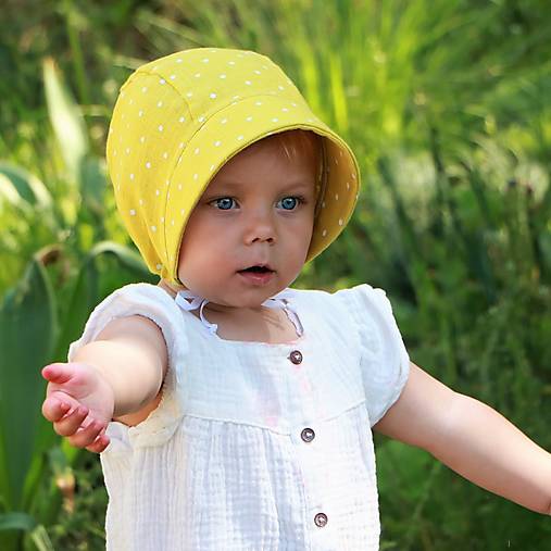 Letný detský ľanový čepček bodka na žltozelenej
