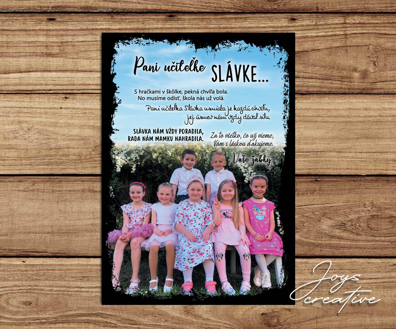 Poďakovanie na koniec školského roka, tabuľa s fotkou pre pani učiteľku (verzia s doplnenou oblohou čierny rám)