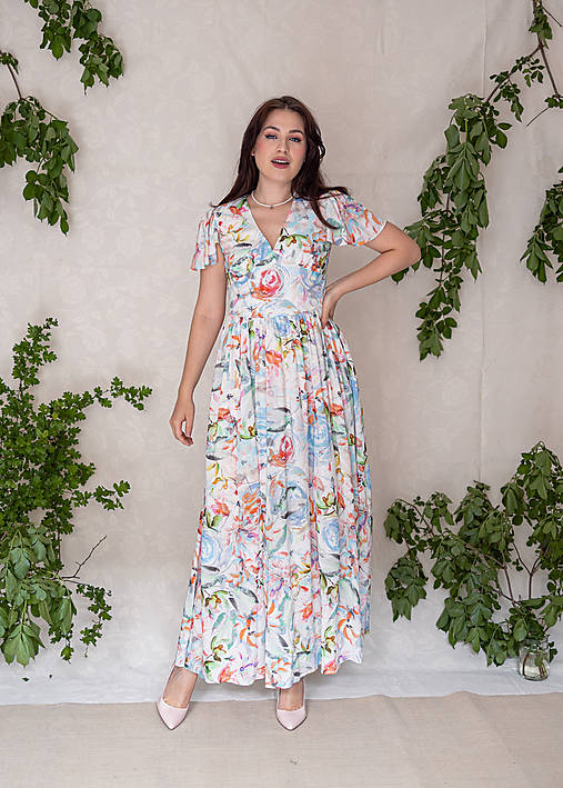 Pestrofarebné maxi šaty s výrazným pásom a riasenou sukňou (Gypsofila)