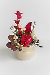 Ovocno kvetinový aranžmán v poháriku s plameniakom a slamkami (Bordová)