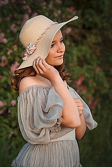 Čiapky, čelenky, klobúky - Dámsky klobúk slamený so špirálkovým kvetom - 15654648_