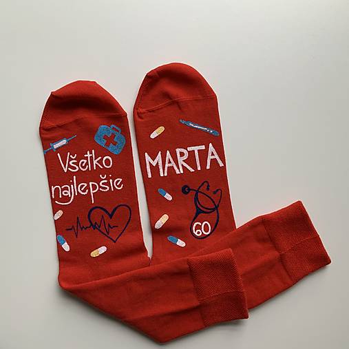 Maľované ponožky s nápisom: "Všetko najlepšie (S menom pre zdravotnú sestru sestru (červené))