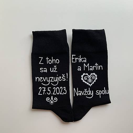Maľované ponožky k výročiu/svadbe “z toho už nevyzuješ / (Čierne s maľbou nad členkom)