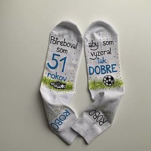Ponožky, pančuchy, obuv - Maľované tmavomodré ponožky k narodeninám (pre futbalistu s menom (biele)) - 15657402_