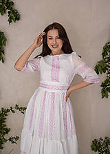 Šaty - Biele madeirové šaty s výrazným pásom a volánom - 15654826_