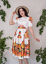 Šaty - Smotanové šaty s výrazným bordúrovým kvetovaným vzorom a volánom (Artemisia) - 15655142_