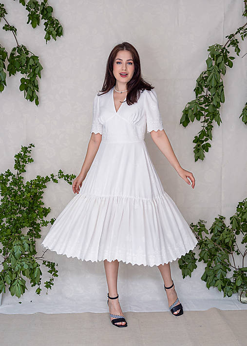 Biele viskózové madeirové šaty s volánom (Gypsofila)