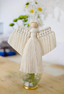 Dekorácie - makramé ozdoba "Anjel s krídlami" (pozlátená biela) - 15659493_
