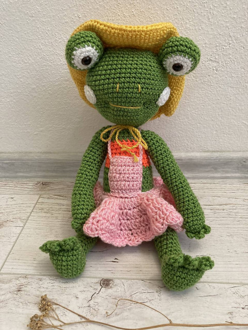 Hračky - žaba-žabka v klubúku /háčkovaná hračka/ - 15660046_