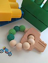 Hračky - Háčkované drevené hryzadielko - zelený kľúčik - 15662257_