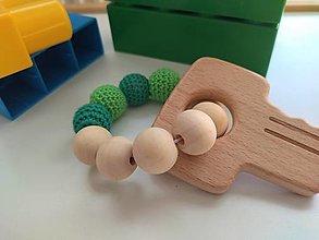 Hračky - Háčkované drevené hryzadielko - zelený kľúčik - 15662258_