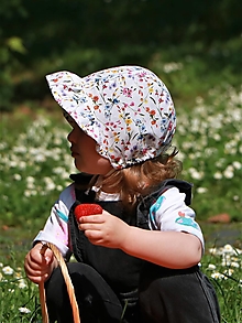 Detské čiapky - Letný detský čepiec biela lúka s nariaseným šiltom - 15663542_