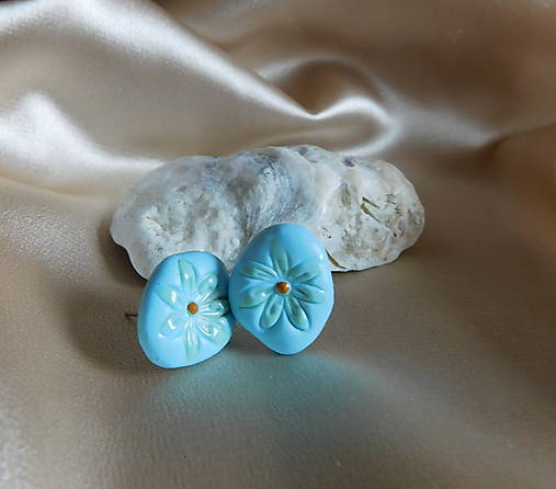 Náušnice - asymetrické napichovačky kvietky - 15663581_