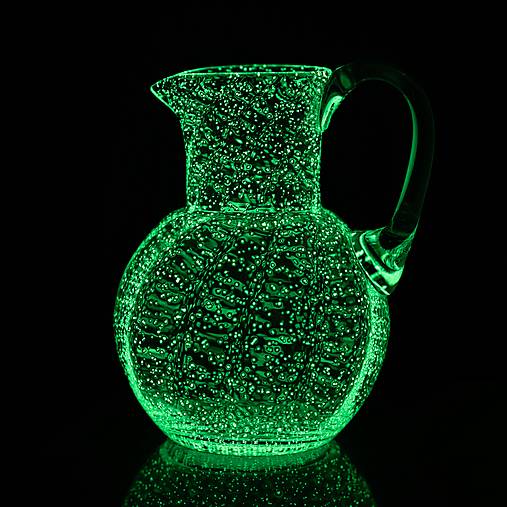 Nádoby - Fluorescenčné - svietiaca sklenený džbán 1,8 l - 15662832_