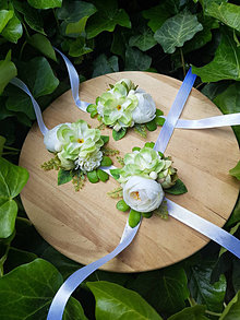 Svadobné pierka - náramky pre družičky zeleno-biele - 15664038_