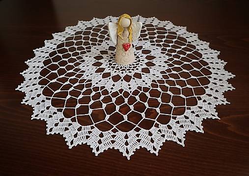 Úžitkový textil - Okrúhla háčkovaná dečka o priem.44cm - 15670612_