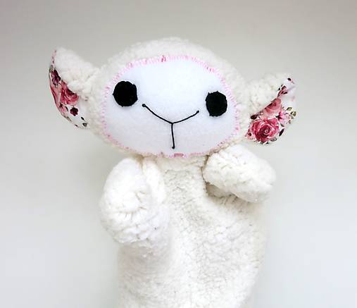Maňuška ovečka (Huňatá ovečka od ružičkovej záhrady.)