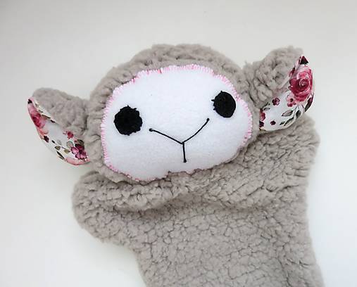 Maňuška ovečka (Sivá huňatá ovečka od Ružičkovej záhrady.)