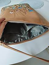 Kabelky - EVA "lúka2" kožená kabelka s pyrografiou a maľbou - 15671508_