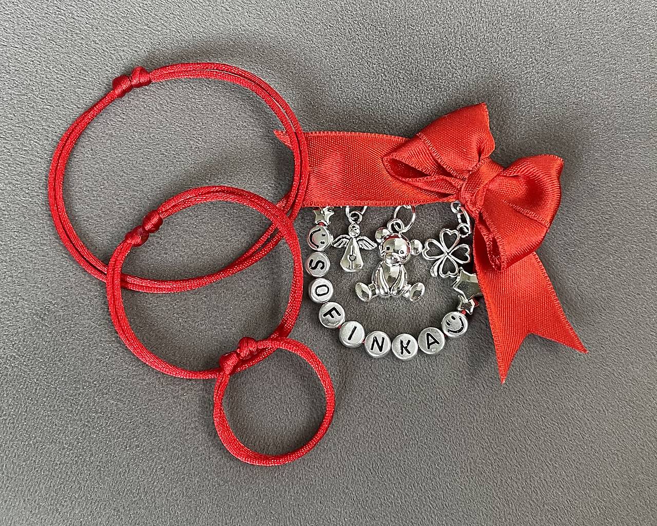 Set proti urieknutiu pre rodinku - mašlička/stužka na kočík/vajíčko s anjelíkom, mackom, štvorlístkom a menom+3x náramok