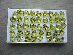 Minerály - Broušený kámen - olivín 5 mm - 15677334_