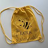 Batohy - Maľovaný batoh/VRECÚŠKO PRE ŠKÔLKARA/ŠKOLÁKA (s včielkou) - 15678500_