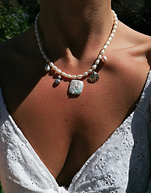 Náhrdelníky - Aida - perlový náhrdelník s príveskami - 15679642_
