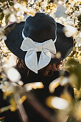 Čiapky, čelenky, klobúky - Dámsky  klobúk  čierny s odopínateľnou mašlou z  madeiry - 15687302_